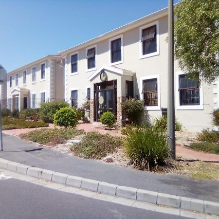 Bread And Barrel Guesthouse Bellville Cape Town Bagian luar foto