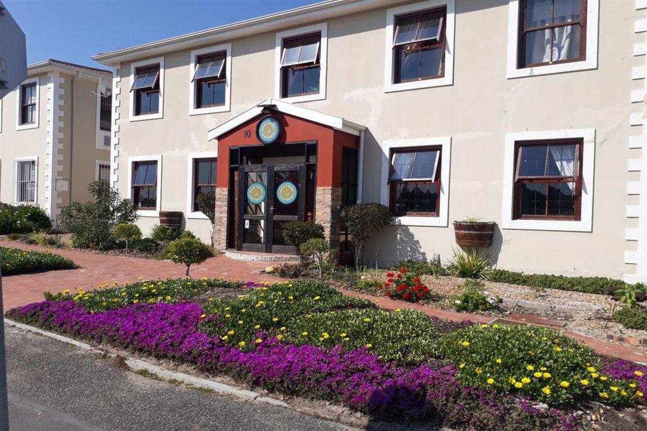 Bread And Barrel Guesthouse Bellville Cape Town Bagian luar foto
