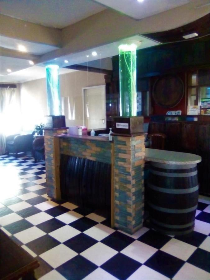 Bread And Barrel Guesthouse Bellville Cape Town Bagian luar foto
