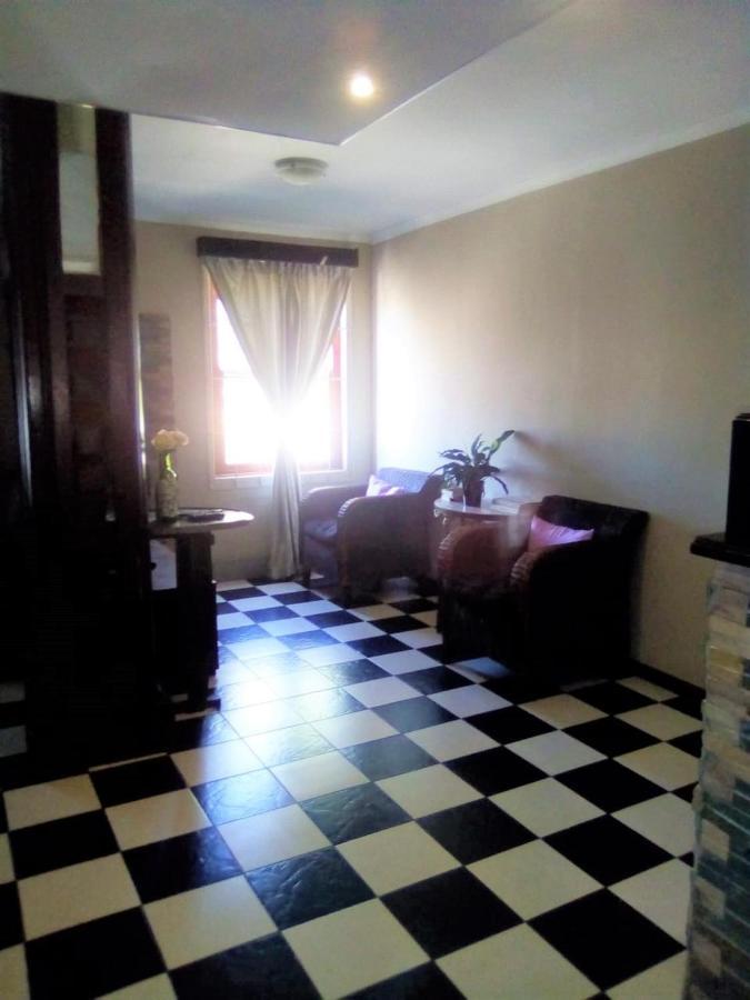 Bread And Barrel Guesthouse Bellville Cape Town Bagian luar foto