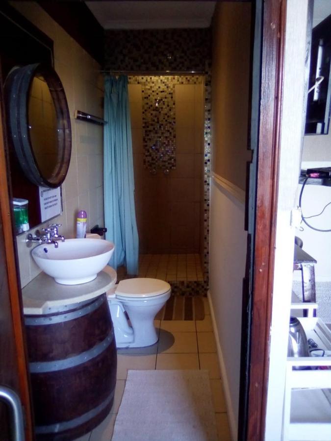 Bread And Barrel Guesthouse Bellville Cape Town Bagian luar foto
