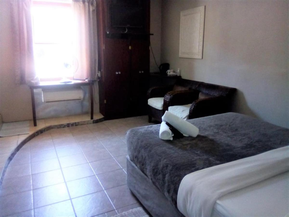 Bread And Barrel Guesthouse Bellville Cape Town Bagian luar foto