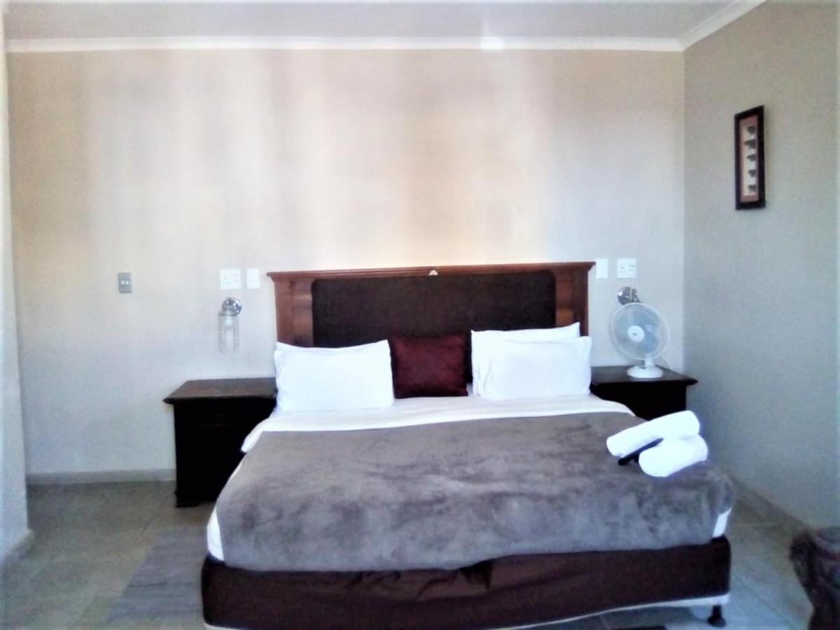 Bread And Barrel Guesthouse Bellville Cape Town Bagian luar foto