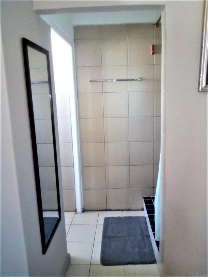 Bread And Barrel Guesthouse Bellville Cape Town Bagian luar foto