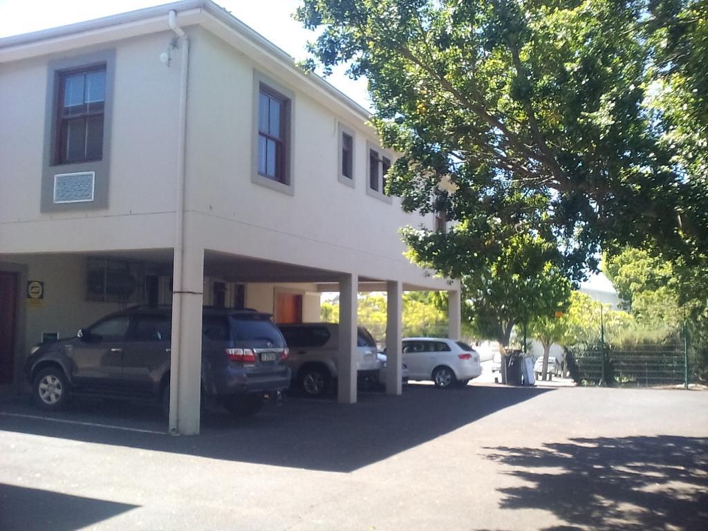 Bread And Barrel Guesthouse Bellville Cape Town Bagian luar foto