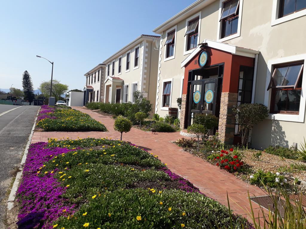Bread And Barrel Guesthouse Bellville Cape Town Bagian luar foto
