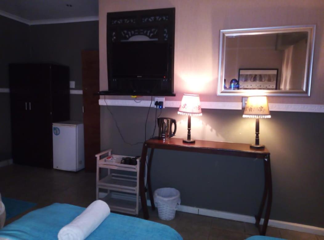 Bread And Barrel Guesthouse Bellville Cape Town Bagian luar foto